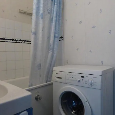 Appartement 2 Pieces Avec Balcon, Vue Mer Et Parking A Saint-Gilles-Croix-De-Vie - Fr-1-224-40