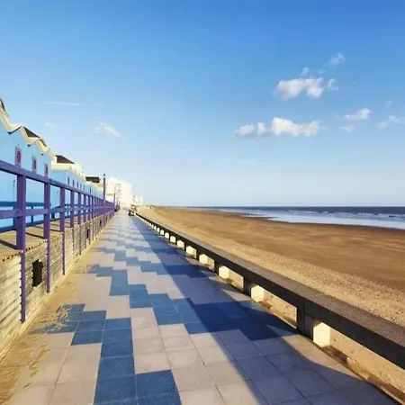 Appartement 2 Pieces Avec Balcon, Vue Mer Et Parking A Saint-Gilles-Croix-De-Vie - Fr-1-224-40 *